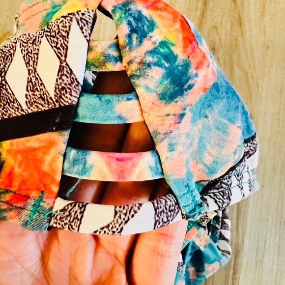 Jolyn - Mateo Printed Tie-Back Suit, Barely Used, Size 34 With Cutouts at Hip - Picture 3 of 4